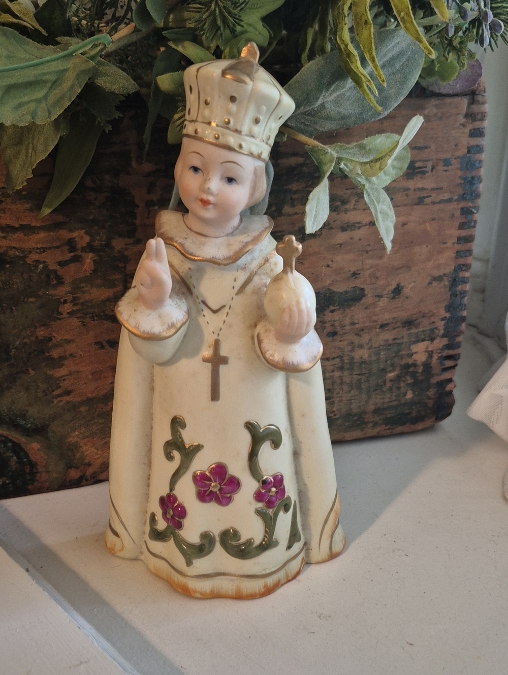 VINTAGE Jesus Infant Child of Prague Ceramic Figurine . NAPCO